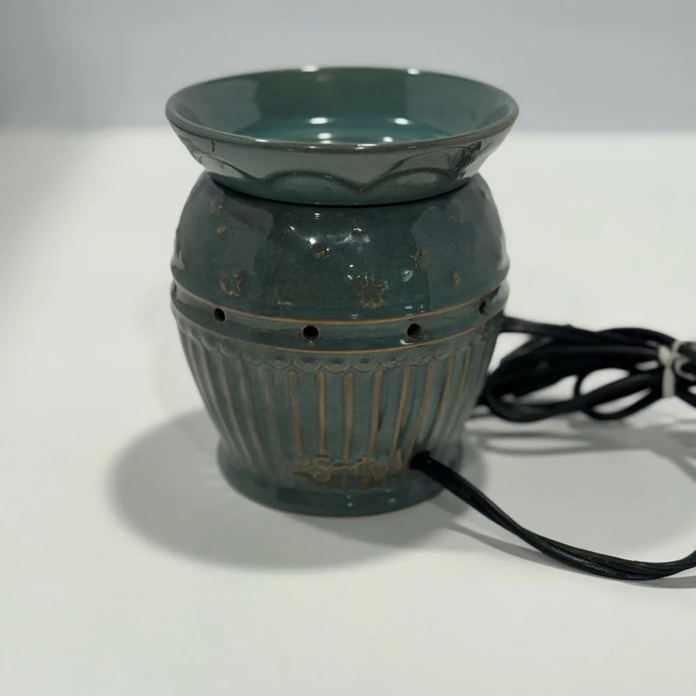 Scentsy Victoria Wax Warmer